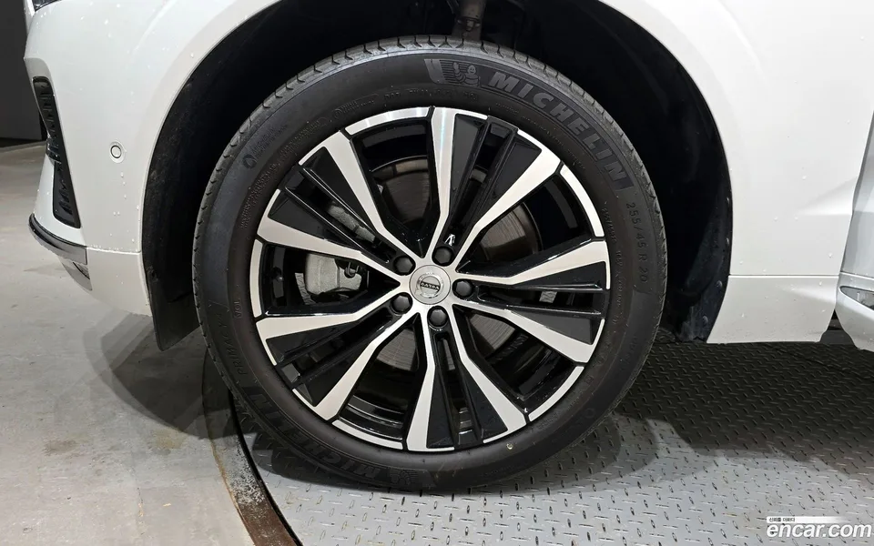 Volvo XC60 B6 2023 — миниатюра 5