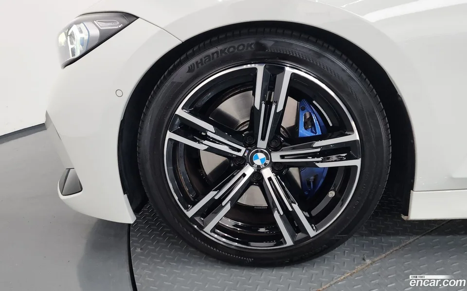BMW 3 Series 320i M 2023 — миниатюра 2