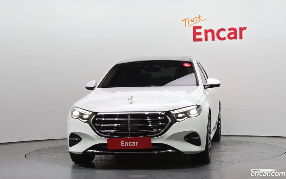 Mercedes-Benz E-Class E300 4MATIC 2024 — миниатюра 3