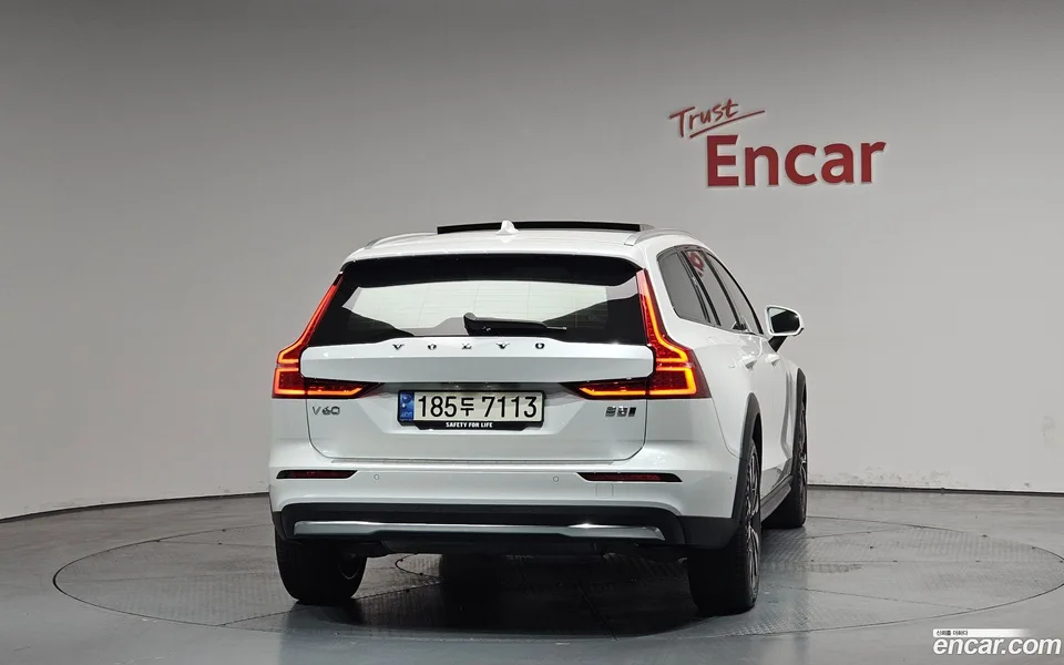 Volvo V60 Cross Country B5 AWD 2024 — миниатюра 4