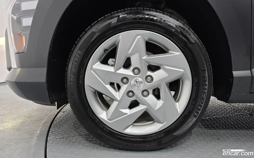 Hyundai Kona 1.6 2WD 2023 — миниатюра 2