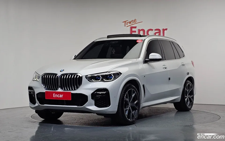 BMW X5 xDrive 30d M 2023 — фото 1, купить с доставкой в Москву