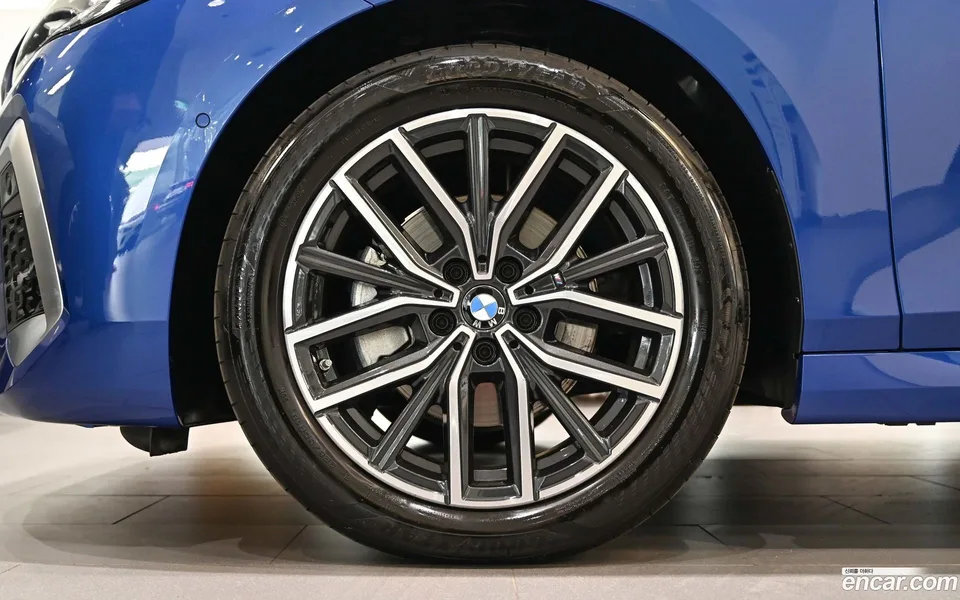 BMW 2 Series Active Tourer 220i M 2025 — миниатюра 2