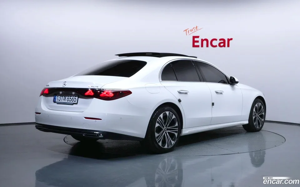 Mercedes-Benz E-Class E350e 4MATIC 2025 — миниатюра 2