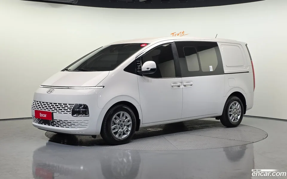 Hyundai Staria 5 2025 — фото 1, купить с доставкой в Москву