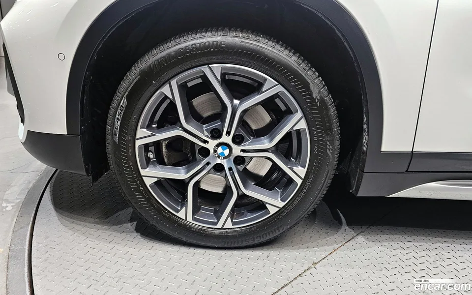 BMW X1 xDrive 20i xLine 2022 — миниатюра 2
