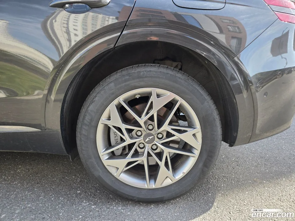 Genesis GV70 2.5T 2WD 2024 — миниатюра 2