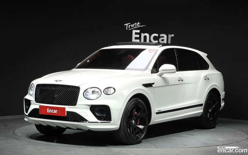 Bentley Bentayga 4.0 V8 2023 — фото 1, купить с доставкой в Москву
