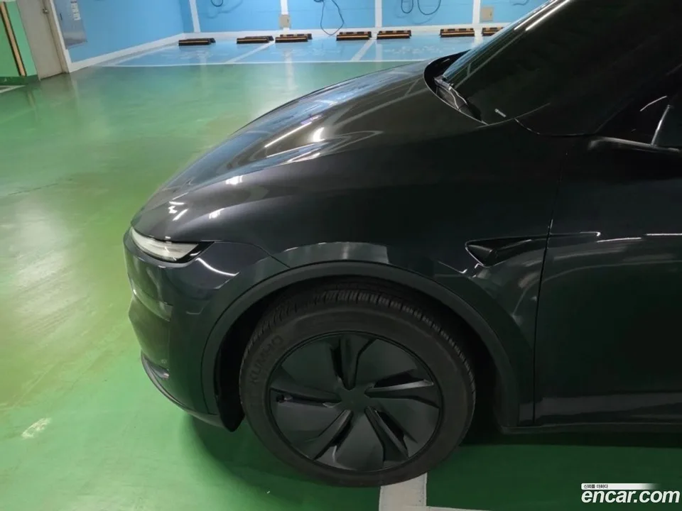 Tesla Model Y AWD 2025 — миниатюра 2