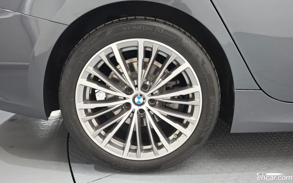 BMW 3 Series 320i 2022 — миниатюра 2