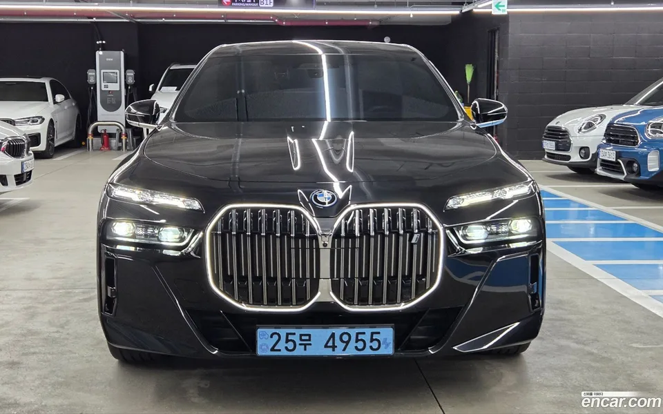 BMW i7 xDrive 60 M 2023 — миниатюра 3