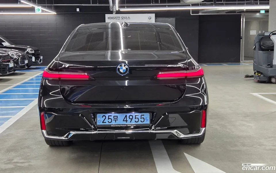 BMW i7 xDrive 60 M 2023 — миниатюра 4