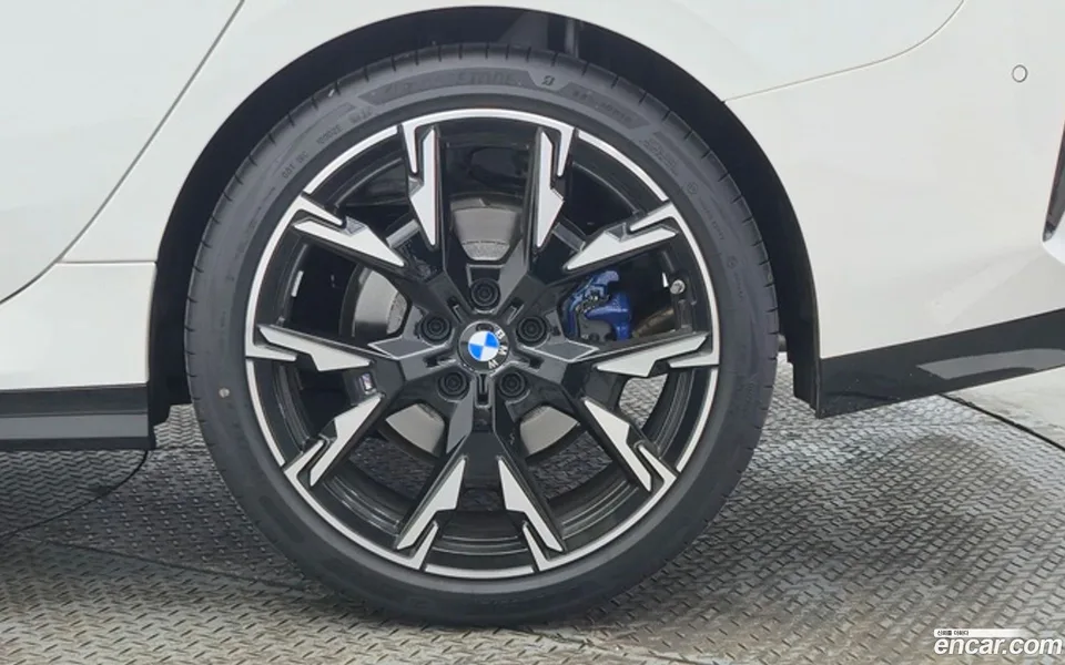 BMW 2 Series Gran Coupe 228 xDrive M 2025 — миниатюра 5