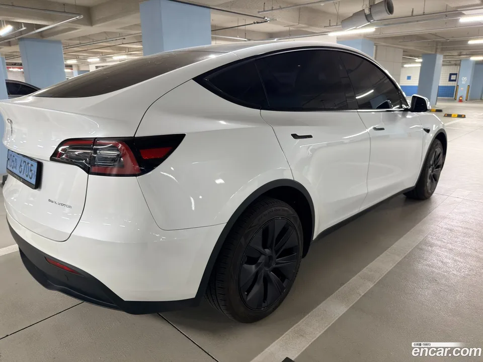 Tesla Model Y AWD 2024 — миниатюра 5