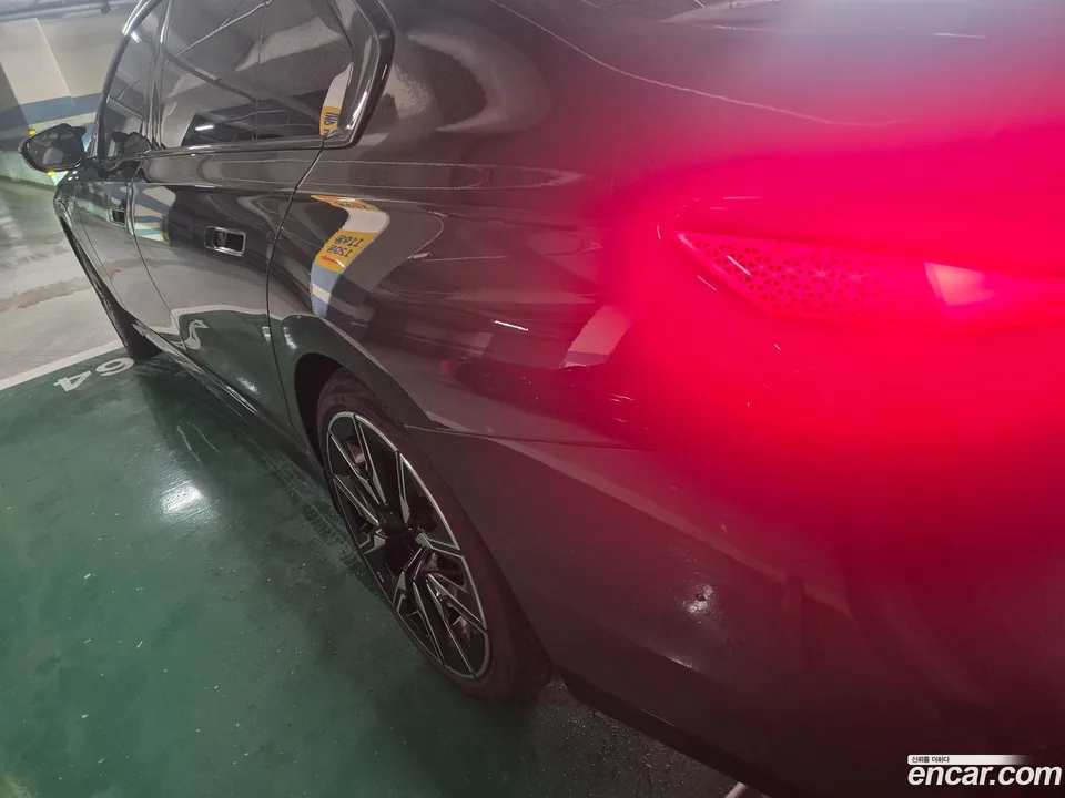 BMW i7 M70 xDrive M 2025 — миниатюра 3