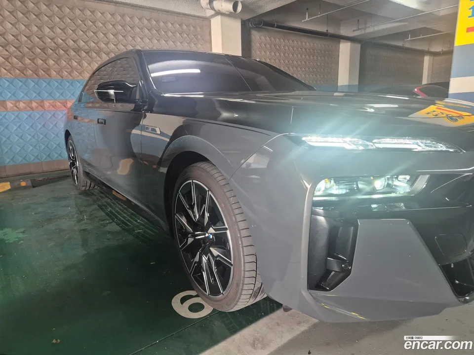 BMW i7 M70 xDrive M 2025 — миниатюра 5
