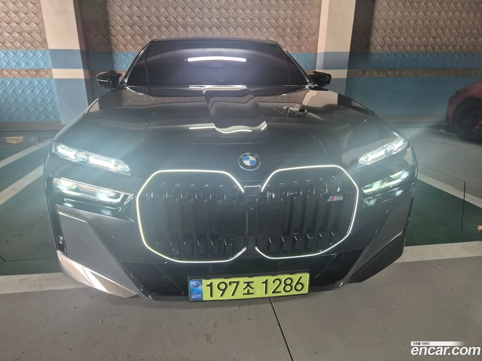BMW i7 M70 xDrive M 2025 — фото 1, купить с доставкой в Москву