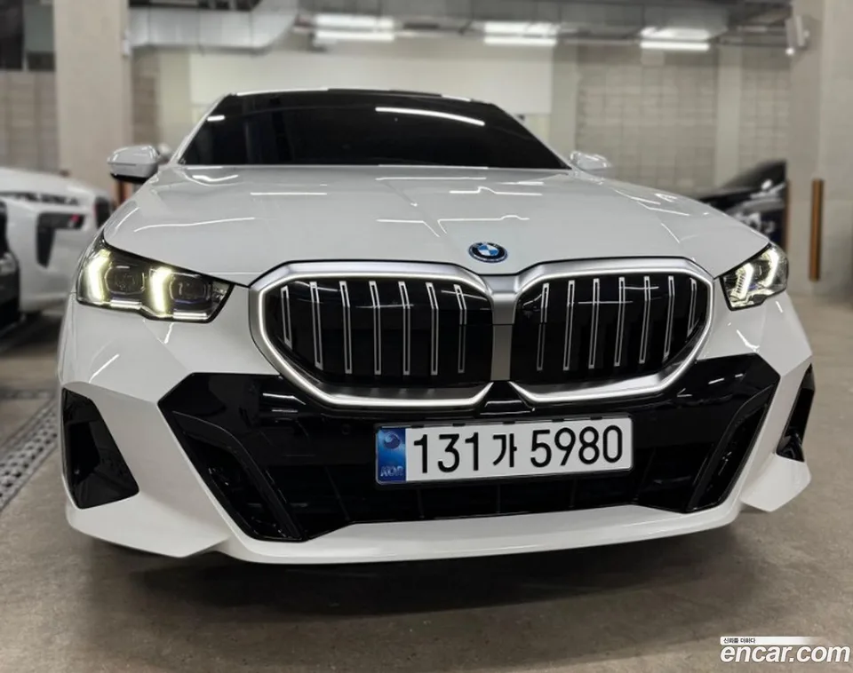 BMW 5 Series 530e M 2025 — фото 1, купить с доставкой в Москву