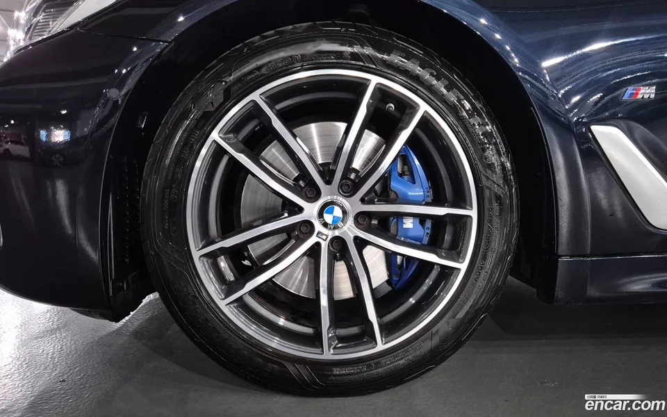 BMW 5 Series 520i M 2023 — миниатюра 2