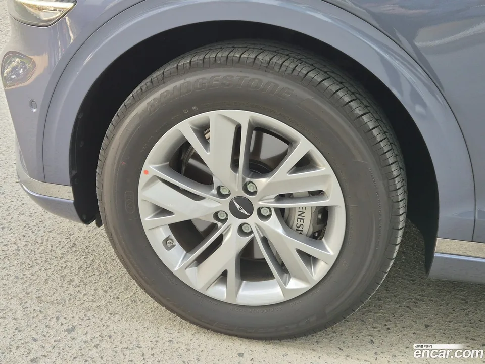 Genesis GV70 2.5T 2WD 2024 — миниатюра 2