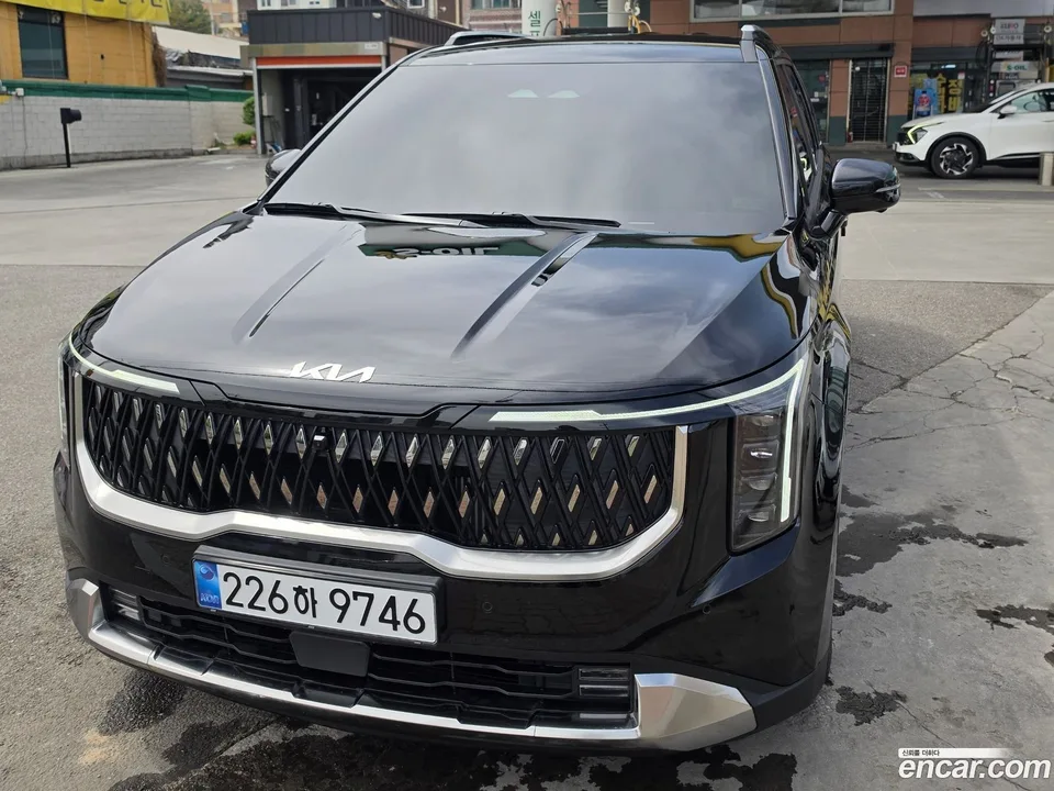 Kia Carnival HEV 9 2025 — фото 1, купить с доставкой в Москву