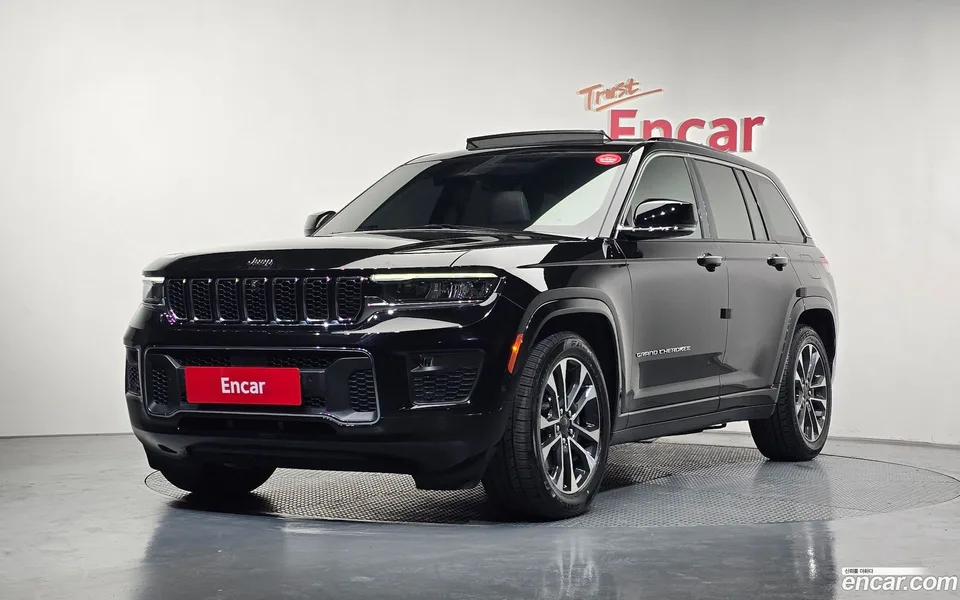 Jeep Grand Cherokee 3.6 2023 — фото 1, купить с доставкой в Москву