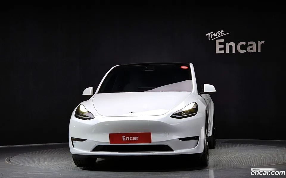 Tesla Model Y AWD 2024 — миниатюра 3