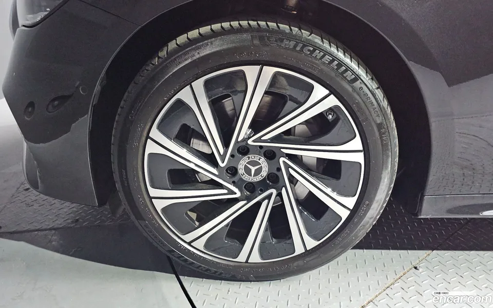 Mercedes-Benz E-Class E300 4MATIC 2024 — миниатюра 2