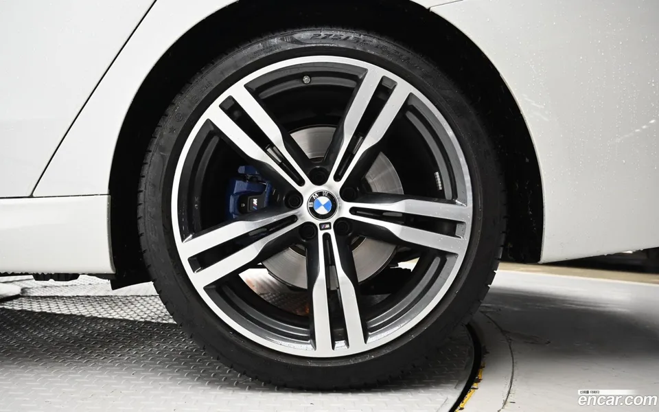 BMW 6 Series GT 630i xDrive M 2024 — миниатюра 2