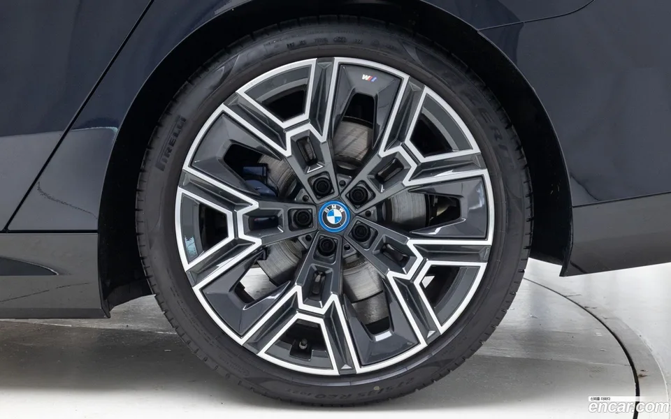 BMW 5 Series 530e M 2025 — миниатюра 2