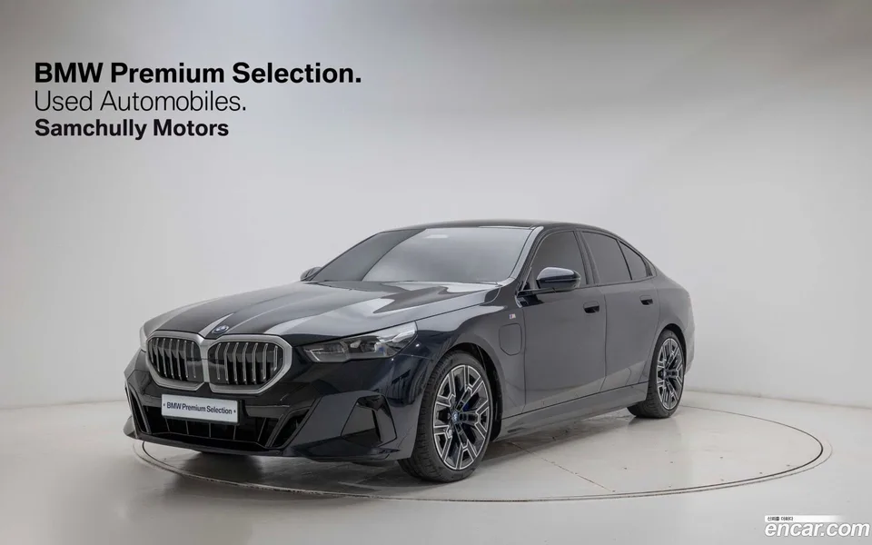 BMW 5 Series 530e M 2025 — фото 1, купить с доставкой в Москву
