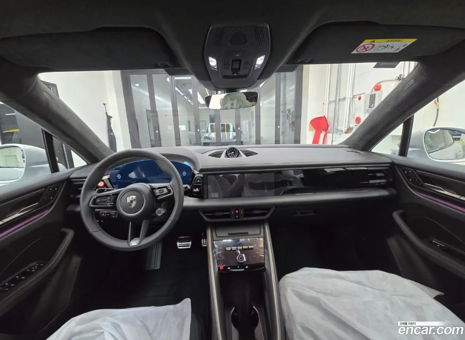 Porsche Macan Electric 2025 — миниатюра 2
