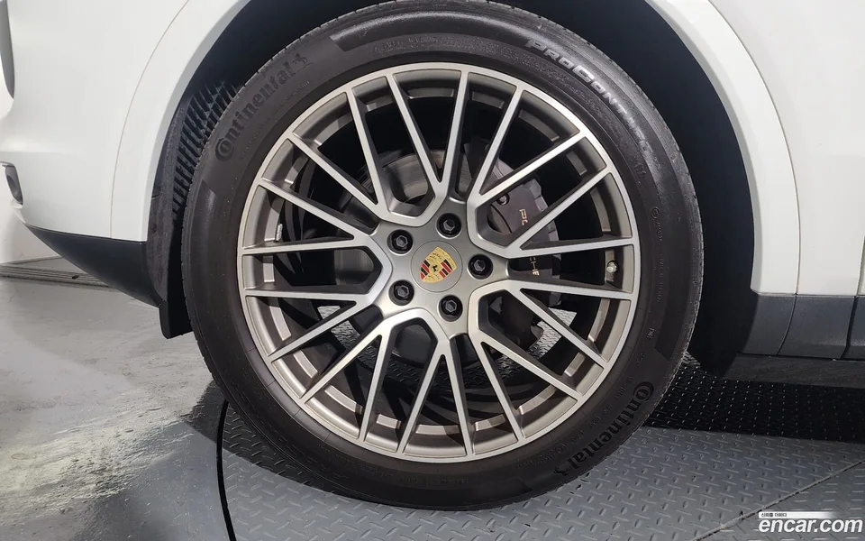 Porsche Cayenne 3.0 2023 — миниатюра 2