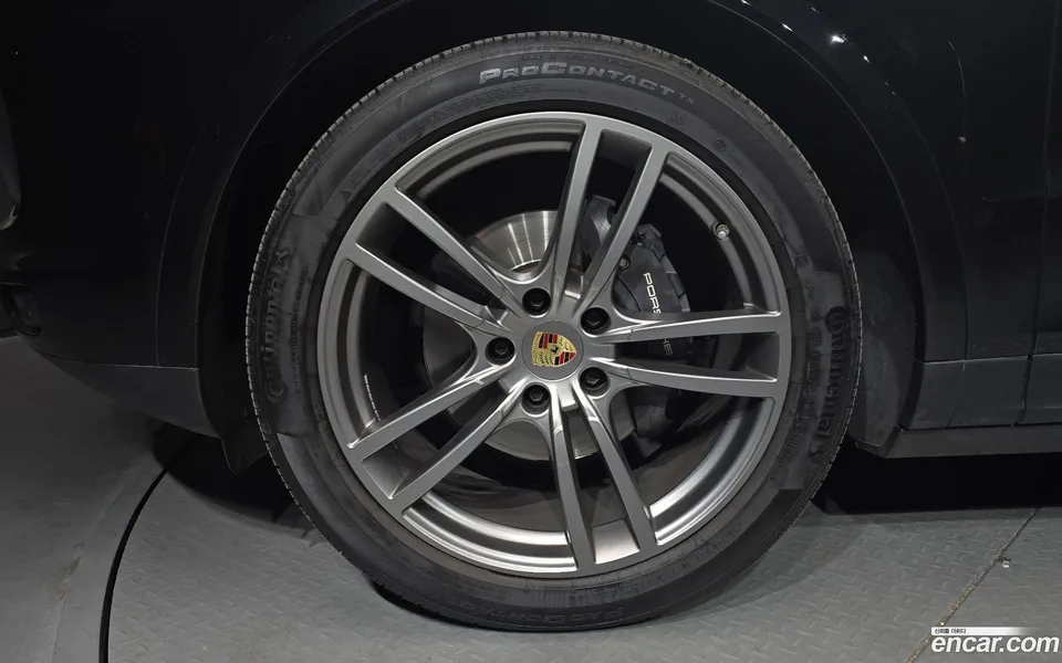 Porsche Cayenne 3.0 2023 — миниатюра 2