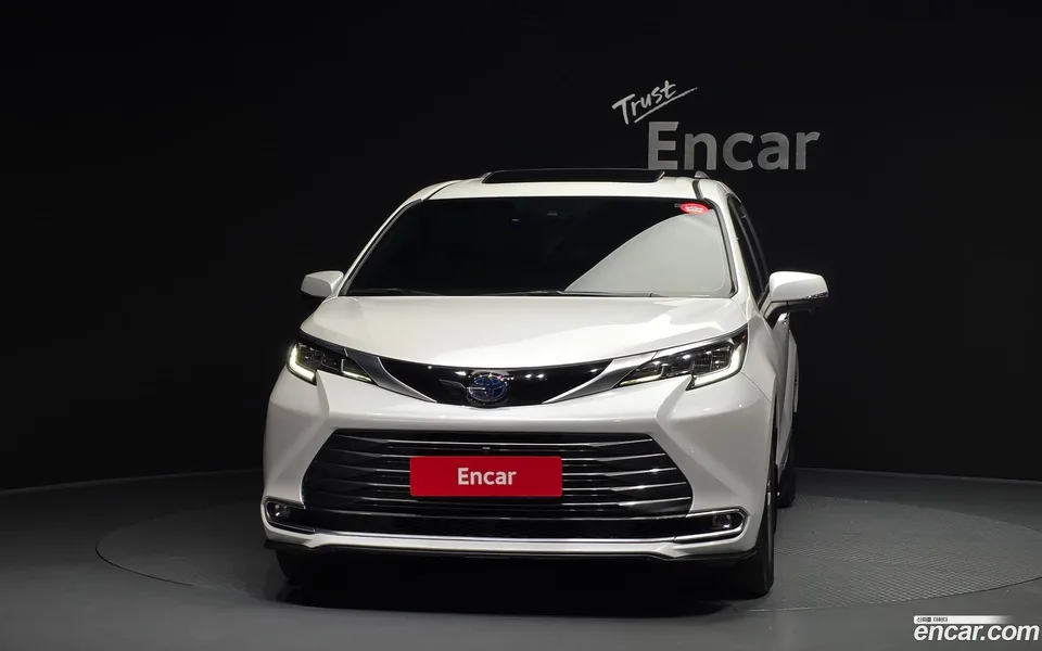 Toyota Sienna 2.5 AWD 2024 — миниатюра 3