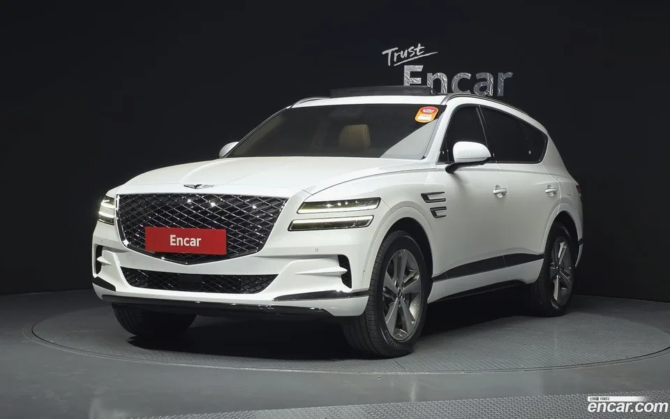 Genesis GV80 2.5T 2WD 2023 — фото 1, купить с доставкой в Москву