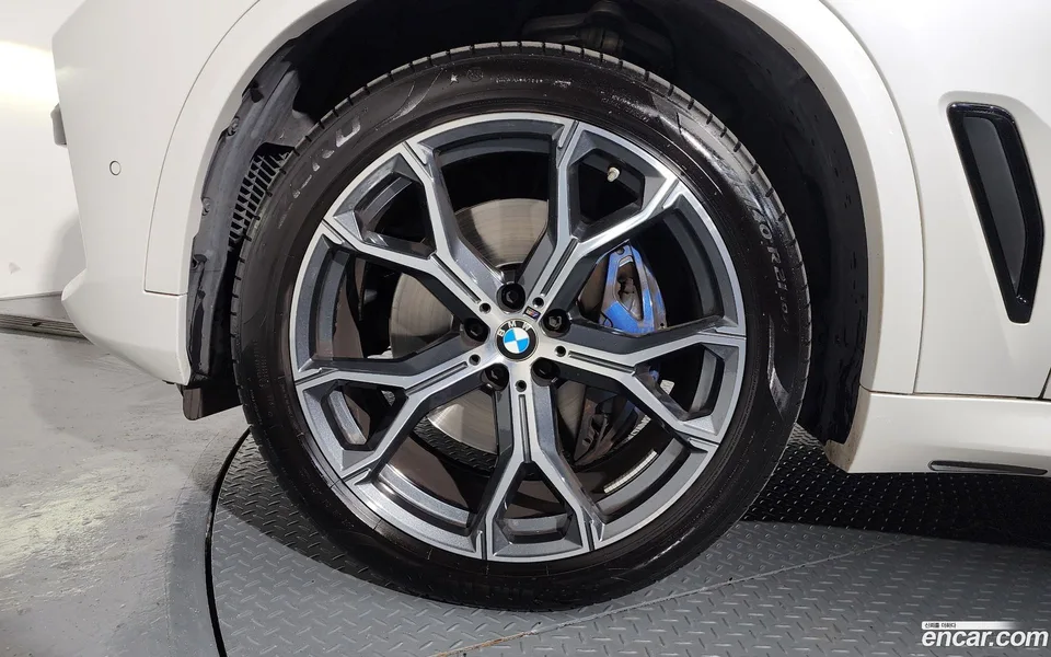 BMW X5 xDrive 30d M 2023 — миниатюра 2