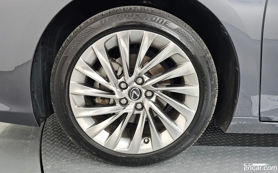 Lexus ES 300h 2022 — миниатюра 2