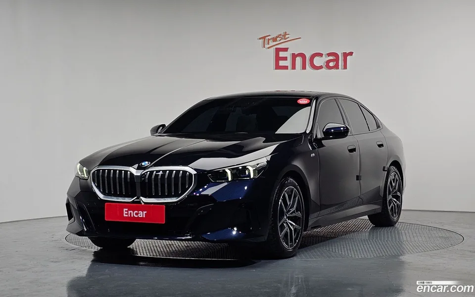 BMW 5 Series 520i M 2025 — фото 1, купить с доставкой в Москву