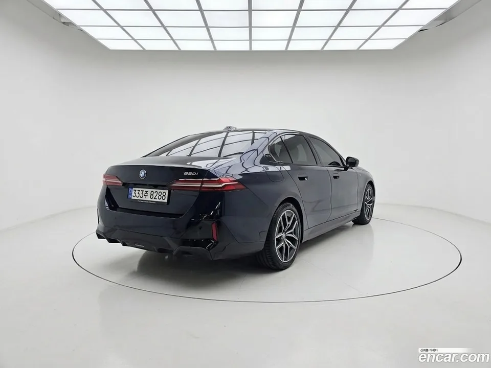 BMW 5 Series 520i M 2024 — миниатюра 2