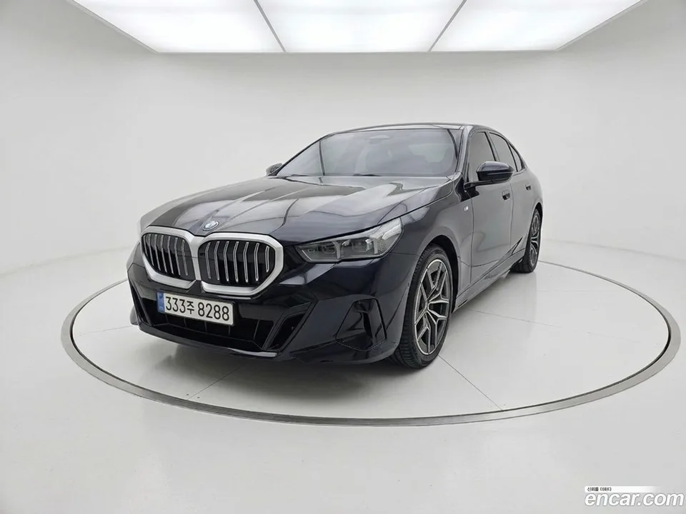 BMW 5 Series 520i M 2024 — фото 1, купить с доставкой в Москву