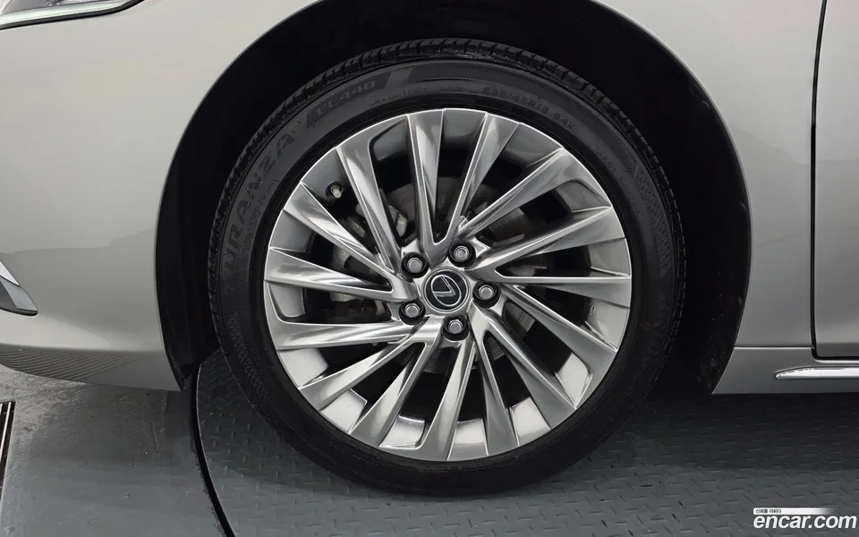Lexus ES 300h 2025 — миниатюра 5