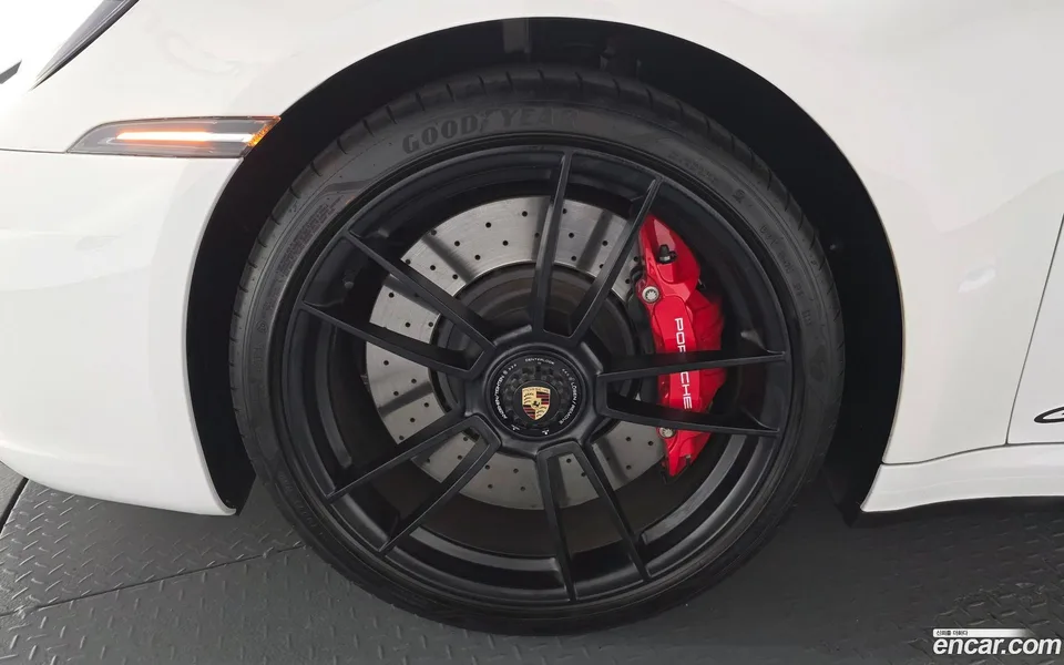 Porsche 911 (992) 4 GTS 2022 — миниатюра 2