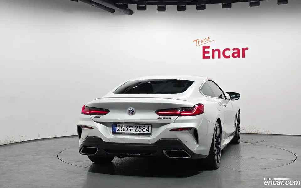 BMW 8 Series M850i xDrive 2022 — миниатюра 4
