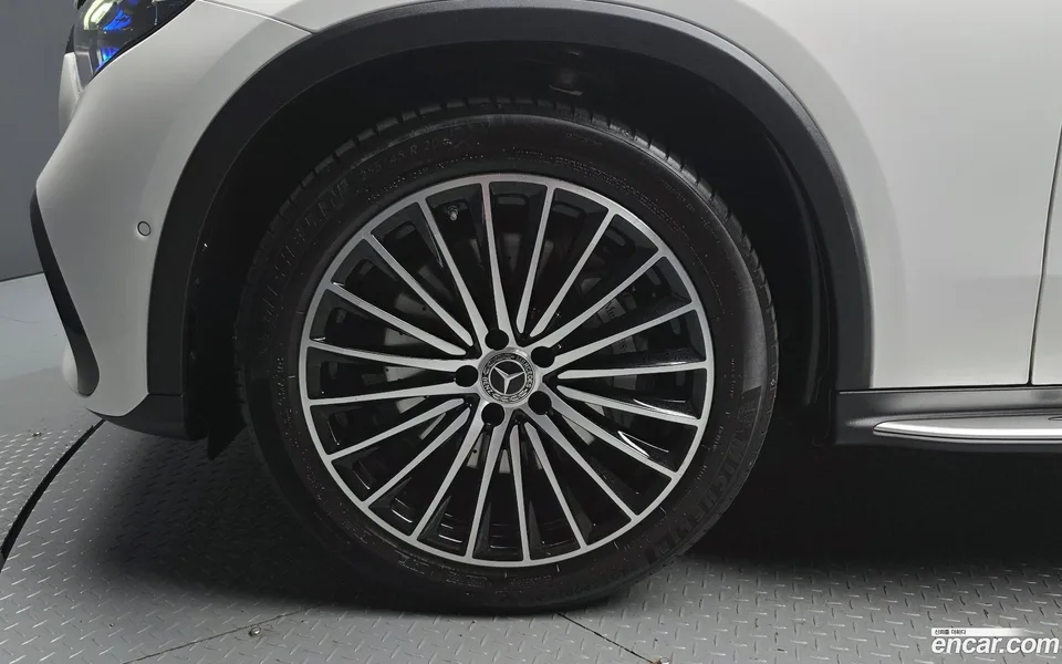 Mercedes-Benz GLC-Class GLC300 4MATIC AMG Line 2024 — миниатюра 2