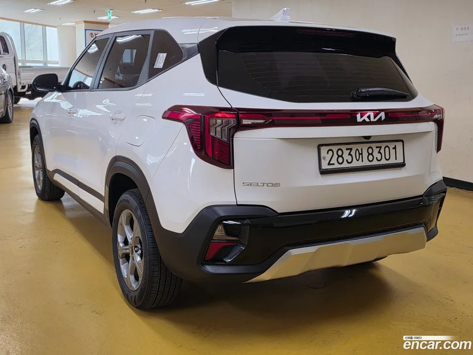 Kia Seltos 2.0 2WD 2023 — фото 1, купить с доставкой в Москву