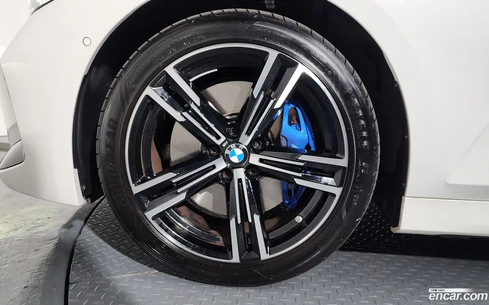 BMW 3 Series 320i M 2023 — миниатюра 2