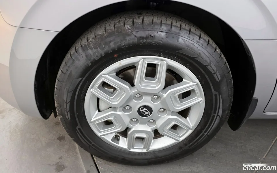 Hyundai Staria L3.5 5 2024 — миниатюра 2
