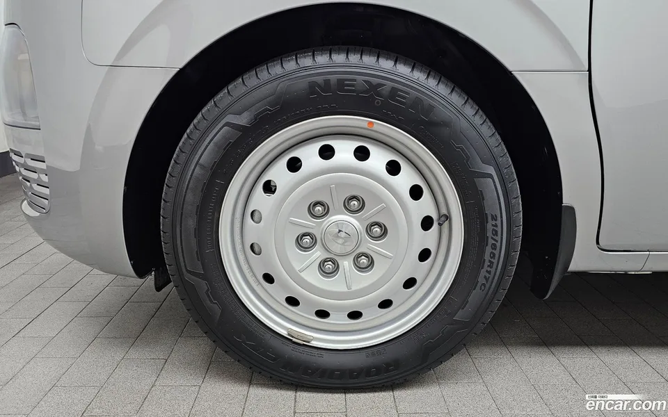 Hyundai Staria 5 2024 — миниатюра 2