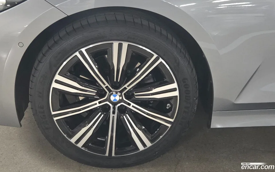 BMW 3 Series 320i 2025 — миниатюра 5
